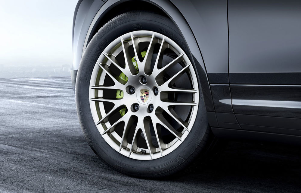 Porsche ademenește clienții din România cu ”metale prețioase”: Cayenne Platinum Edition costă 80.000 de euro - Poza 3