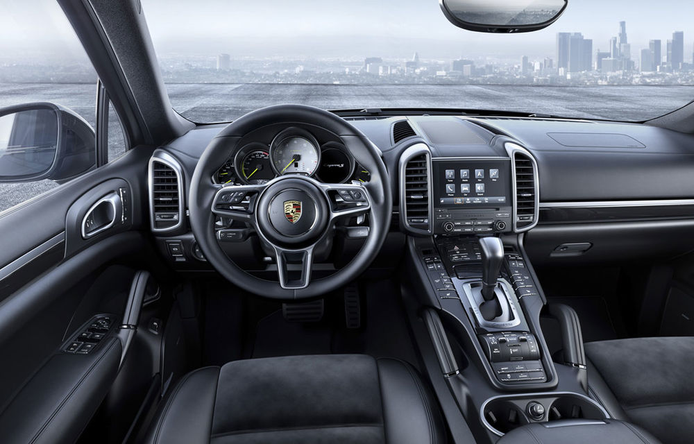 Porsche ademenește clienții din România cu ”metale prețioase”: Cayenne Platinum Edition costă 80.000 de euro - Poza 4