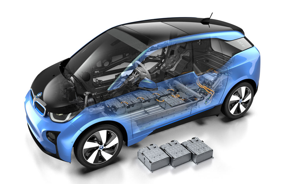 Cu 50% mai multă autonomie electrică: BMW i3 primește un update care-i oferă 300 de kilometri între încărcări - Poza 14