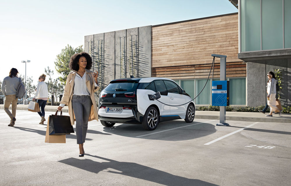 Cu 50% mai multă autonomie electrică: BMW i3 primește un update care-i oferă 300 de kilometri între încărcări - Poza 20