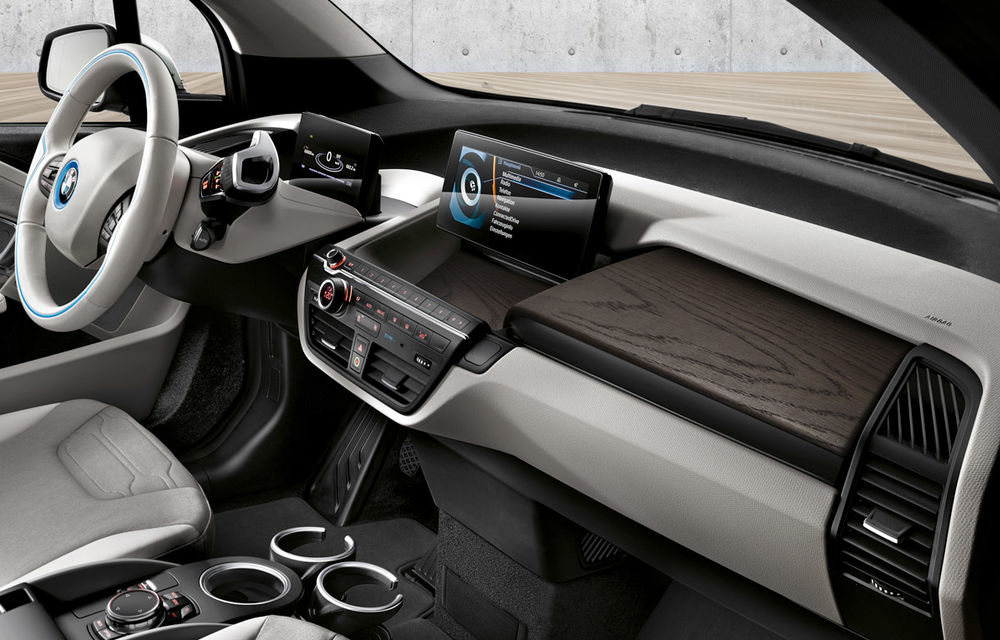 Cu 50% mai multă autonomie electrică: BMW i3 primește un update care-i oferă 300 de kilometri între încărcări - Poza 27