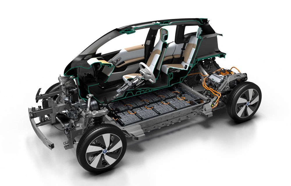 Cu 50% mai multă autonomie electrică: BMW i3 primește un update care-i oferă 300 de kilometri între încărcări - Poza 15