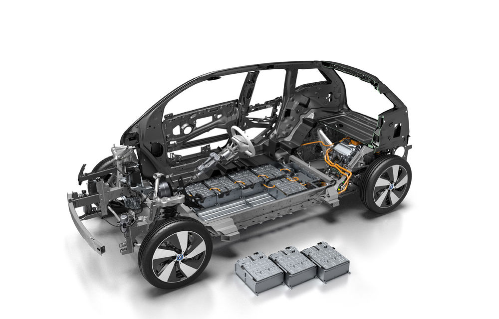 Cu 50% mai multă autonomie electrică: BMW i3 primește un update care-i oferă 300 de kilometri între încărcări - Poza 18