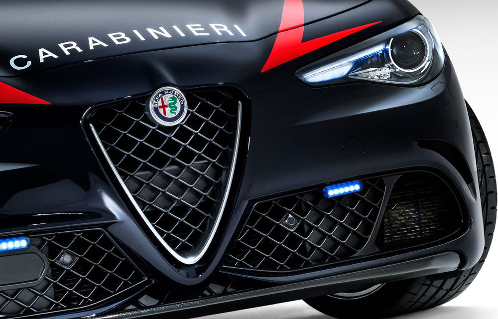 Cea mai puternică maşină de poliţie: Alfa Romeo Giulia are 510 CP, o viteză maximă de 307 km/h şi va ajuta forţele de ordine din Italia - Poza 19