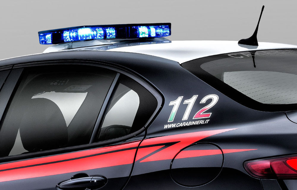 Cea mai puternică maşină de poliţie: Alfa Romeo Giulia are 510 CP, o viteză maximă de 307 km/h şi va ajuta forţele de ordine din Italia - Poza 23