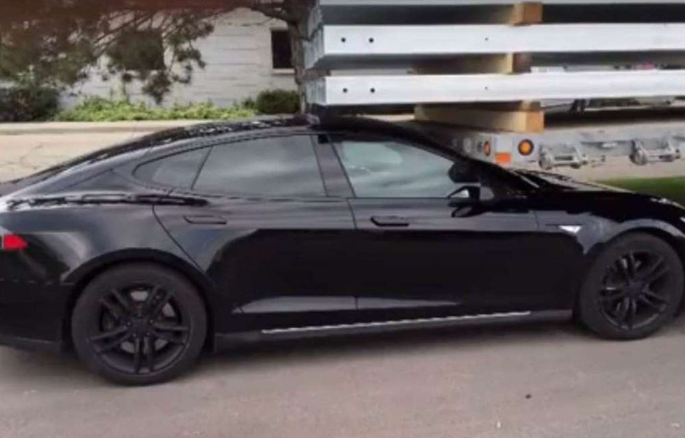 Un proprietar acuză: &quot;Tesla Model S a produs singură un accident după ce am lăsat-o în parcare&quot; - Poza 2