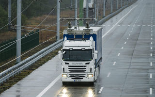 Autostrada electrică: în Suedia, camioanele Scania au sistem de alimentare prin pantograf, ca tramvaiele