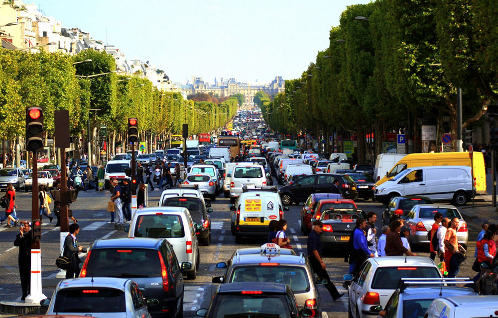 Măsuri fără precedent împotriva poluării: Parisul interzice circulaţia maşinilor mai vechi de 19 ani în zilele lucrătoare - Poza 1