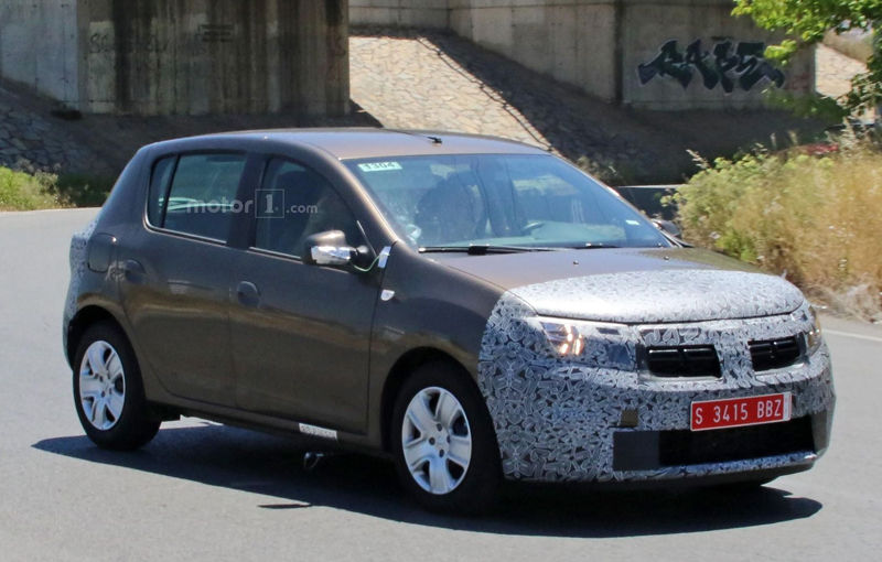 Logan și Sandero, pregătite de facelift: Dacia testează noile modele camuflate - Poza 1