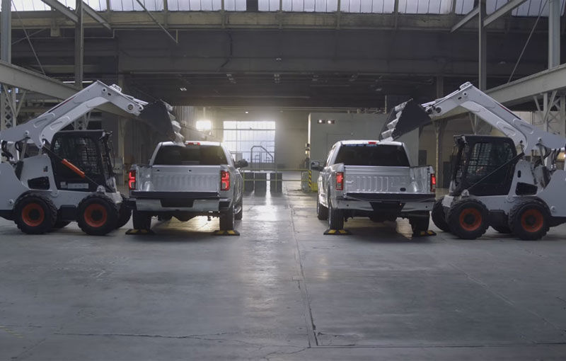 Americanii continuă să se faulteze prin reclame dure: Chevrolet demonstrează fragilitatea noului Ford F-150 - Poza 1