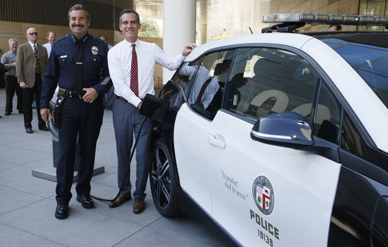 BMW i3, mai bun decât Tesla Model S? Poliția din Los Angeles a ales modelul bavarez în locul sedanului electric - Poza 2