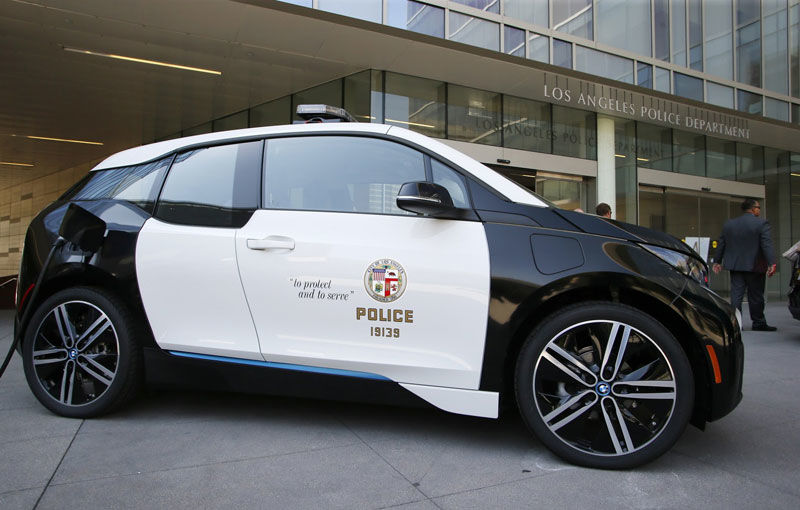 BMW i3, mai bun decât Tesla Model S? Poliția din Los Angeles a ales modelul bavarez în locul sedanului electric - Poza 1