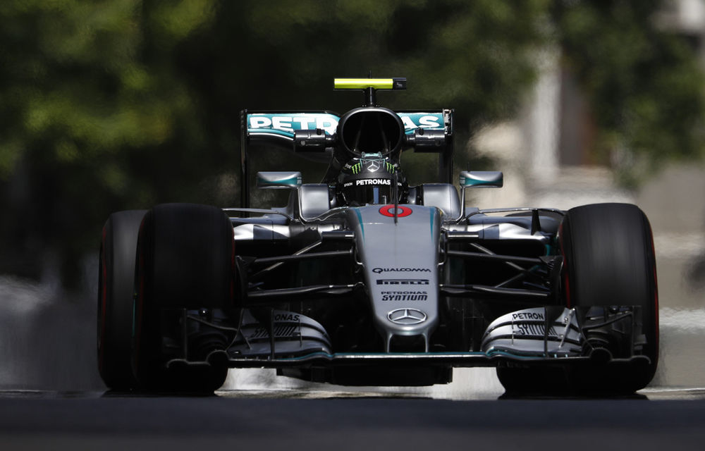 Rosberg, pole position în cursa inaugurală de la Baku. Hamilton, locul 10 după ce a lovit parapeţii - Poza 1