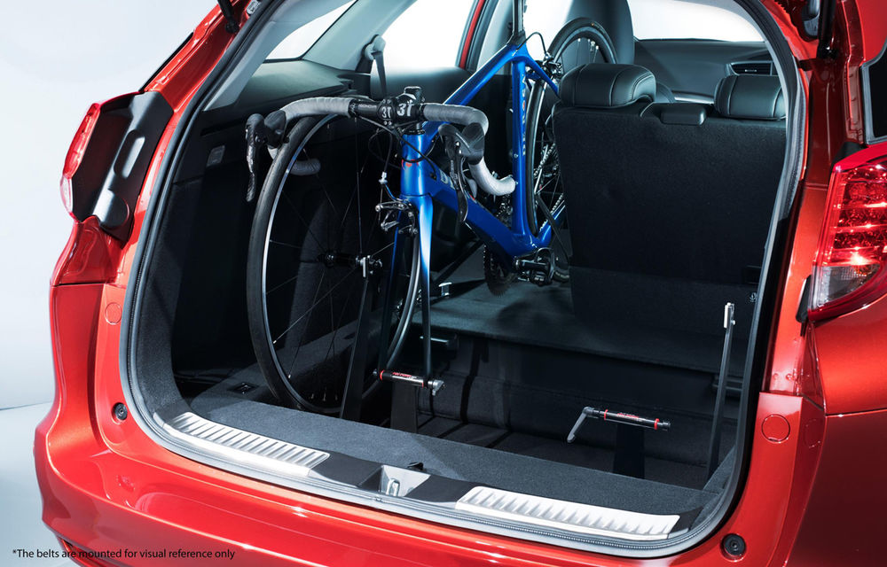 Ce poți face cu un portbagaj imens: suport pentru două biciclete în interiorul lui Civic Tourer - Poza 4