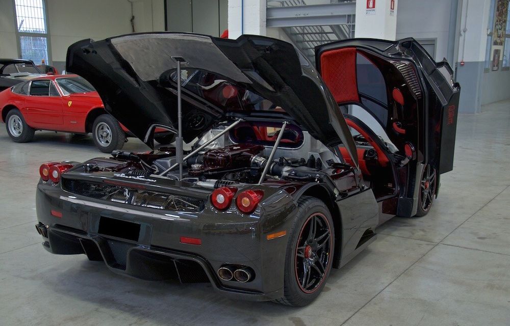 Cel mai scump Ferrari Enzo nu este nici măcar vopsit: exemplarul se vinde cu trei milioane de euro - Poza 24