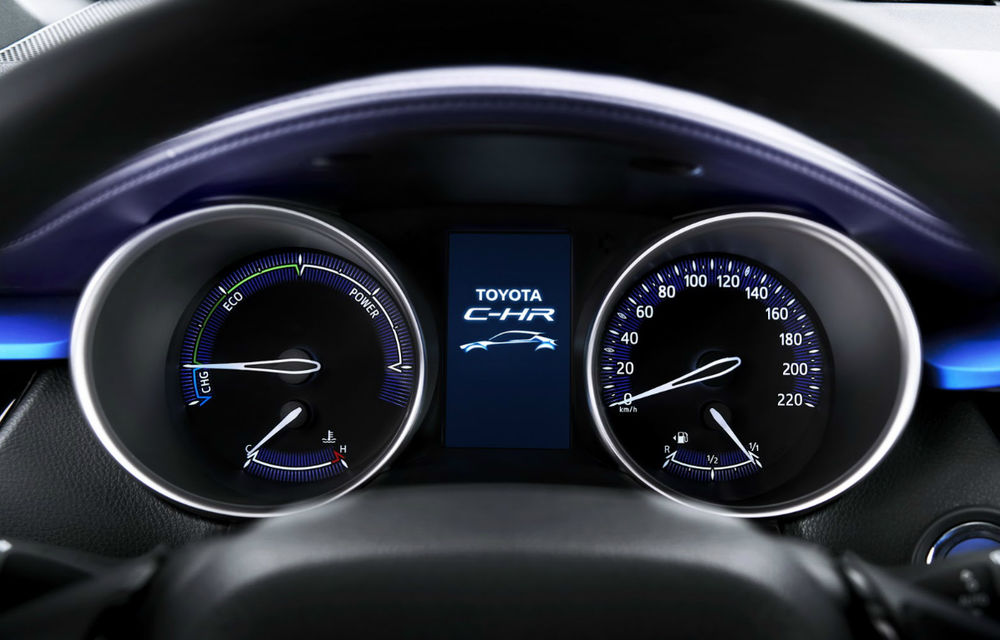 Primele imagini cu interiorul lui Toyota C-HR, cel mai mic SUV al mărcii: consolă centrală asimetrică şi linii mininaliste de design - Poza 12