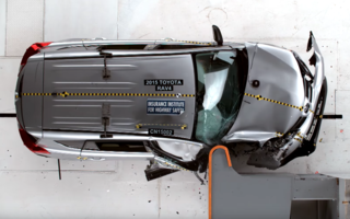 Pasagerul din dreapta, ignorat de constructorii auto la nivel de siguranță: americanii au descoperit diferențe majore între cele două părți ale mașinii la testele de impact