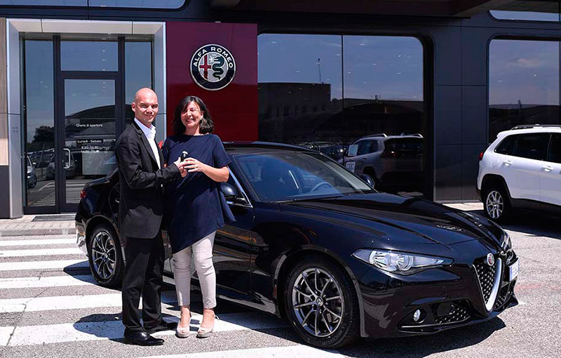 În sfârșit, pe roți: primele exemplare Alfa Romeo Giulia au ajuns la 6 clienți italieni - Poza 1