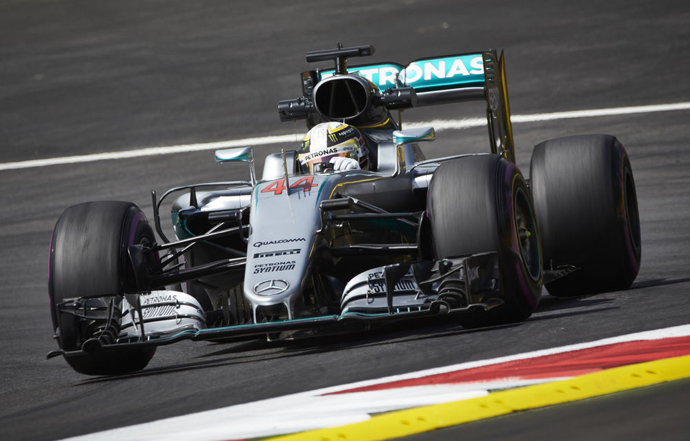 Hamilton, favorit la victorie în Austria după ce a obţinut pole position-ul. Rosberg şi Vettel, penalizaţi cu câte 5 poziţii pe grilă - Poza 1