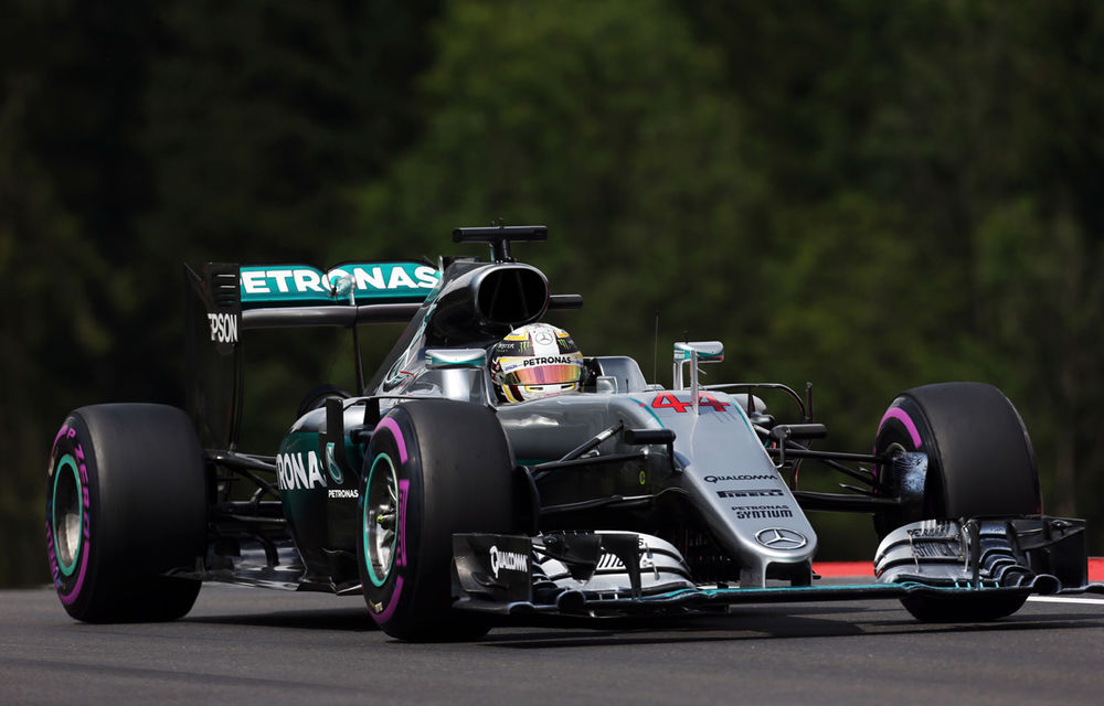 Război total la Mercedes: Hamilton a câştigat în Austria după un acroşaj în ultimul tur cu Rosberg! - Poza 1