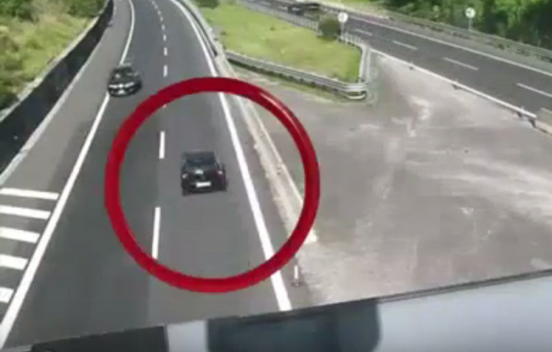 VIDEO: Un român a mers 15 kilometri pe contrasens pe o autostradă din Italia - Poza 1