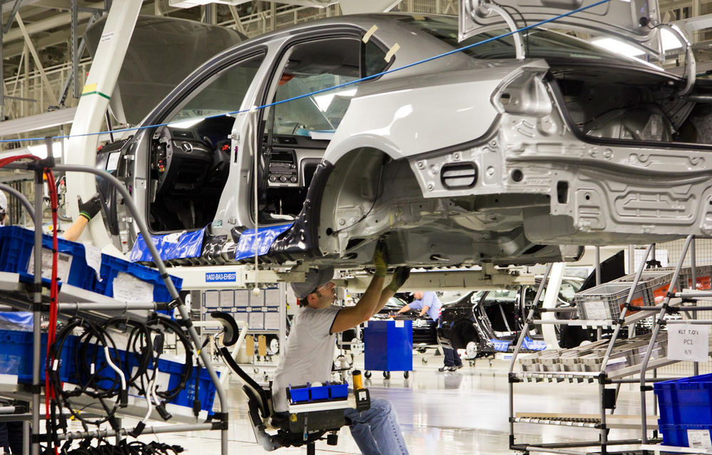 Un nou scandal loveşte industria auto germană: Volkswagen, BMW şi Daimler, acuzate că au fixat preţurile la oţel - Poza 1