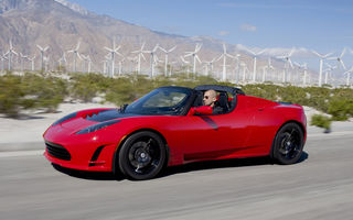După ani și ani: clienții Tesla Roadster își pot îmbunătăți autonomia mașinilor. De la 400 la 550 de kilometri cu 30.000 de dolari