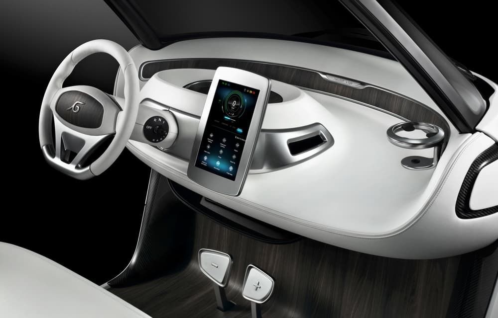 Mercedes-ul mașinilor de golf are frigider ascuns în banchetă, faruri LED și inserții de lemn - Poza 6