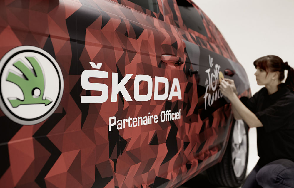 Un nou teaser pentru Skoda Kodiaq: SUV-ul din Cehia va apărea camuflat pe străzile Parisului - Poza 3
