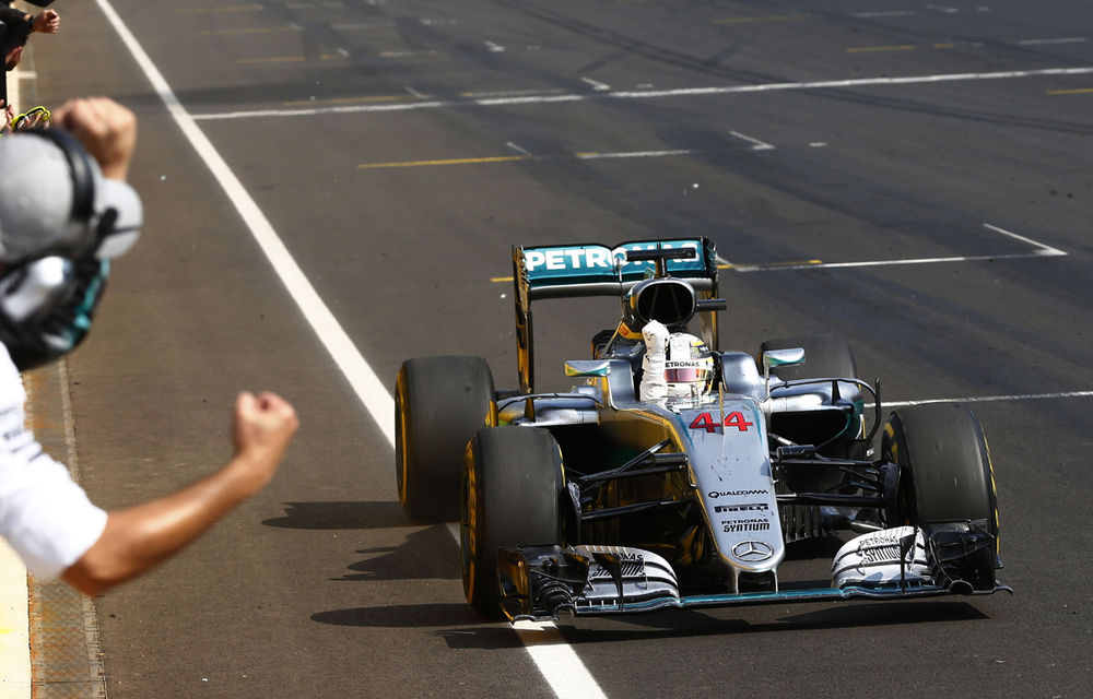 Noi tensiuni la Mercedes: Hamilton, suspectat că a influenţat FIA să investigheze turul de pole position al lui Rosberg - Poza 1