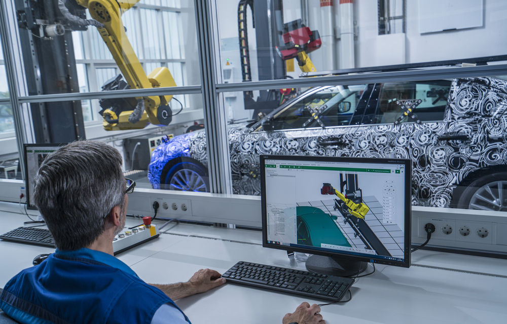 Primele imagini cu noua generație BMW Seria 5 dezvăluie o tehnologie care promite mașini fără defecte - Poza 6