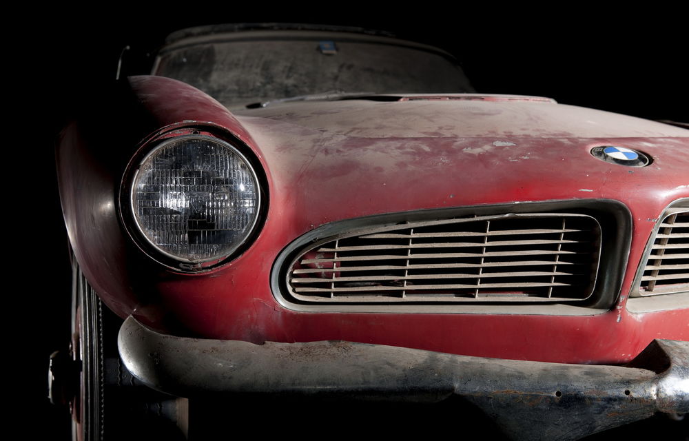 După ce a fost descoperită într-un hambar, mașina lui Elvis Presley a fost recondiționată de BMW - Poza 50