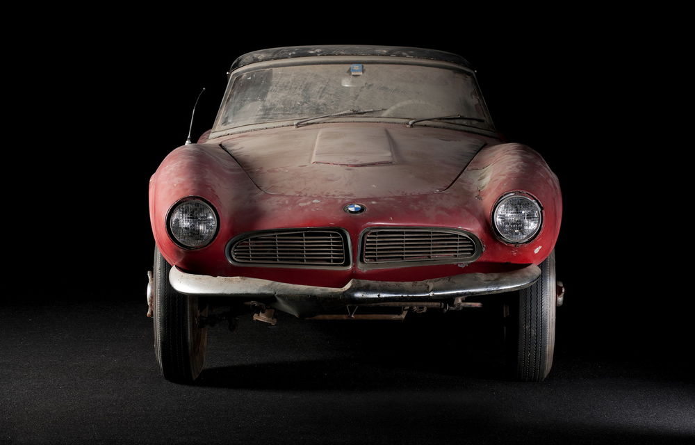 După ce a fost descoperită într-un hambar, mașina lui Elvis Presley a fost recondiționată de BMW - Poza 28