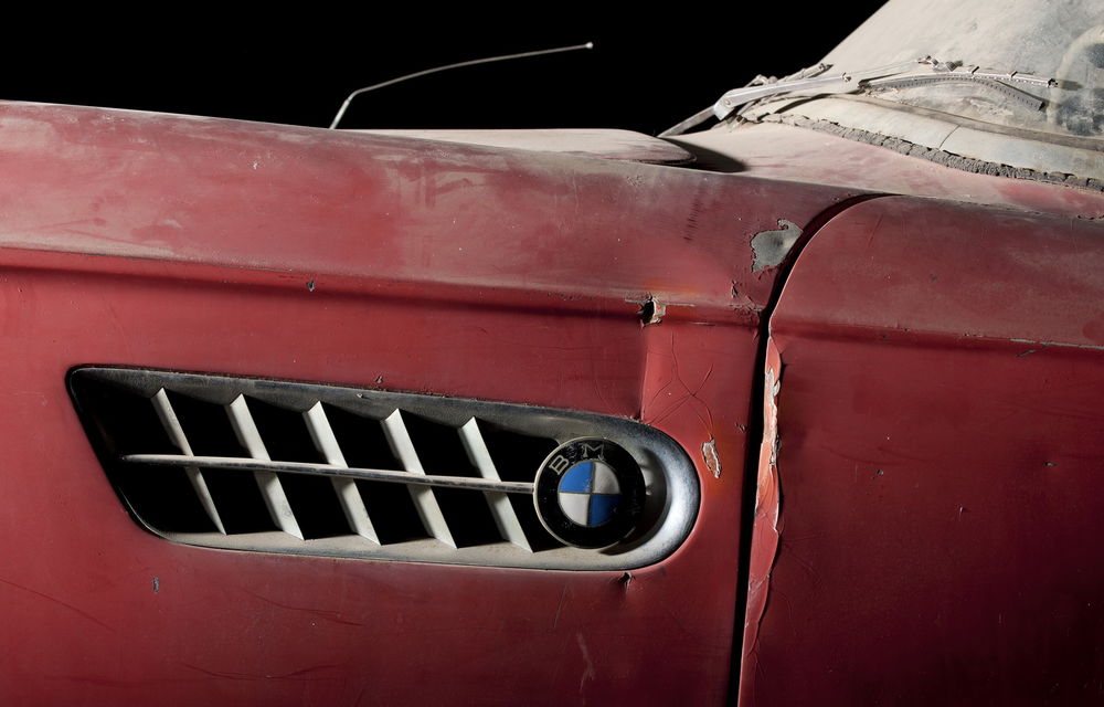 După ce a fost descoperită într-un hambar, mașina lui Elvis Presley a fost recondiționată de BMW - Poza 60