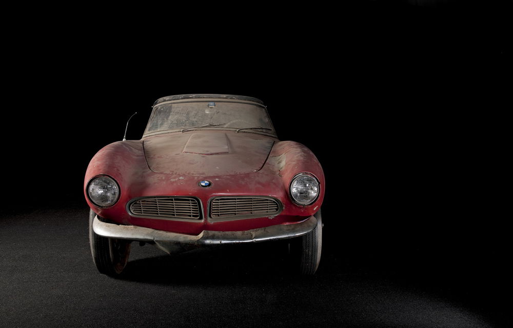 După ce a fost descoperită într-un hambar, mașina lui Elvis Presley a fost recondiționată de BMW - Poza 27