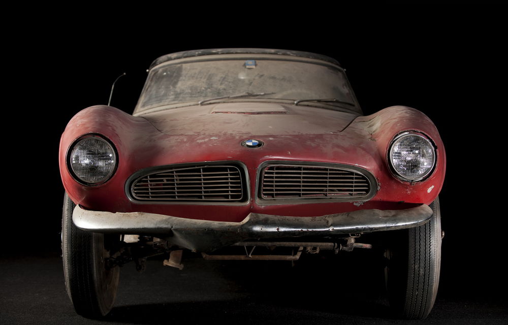 După ce a fost descoperită într-un hambar, mașina lui Elvis Presley a fost recondiționată de BMW - Poza 31