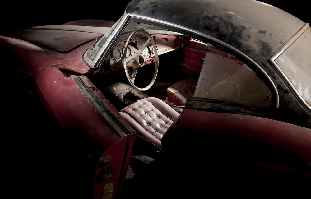 După ce a fost descoperită într-un hambar, mașina lui Elvis Presley a fost recondiționată de BMW - Poza 38