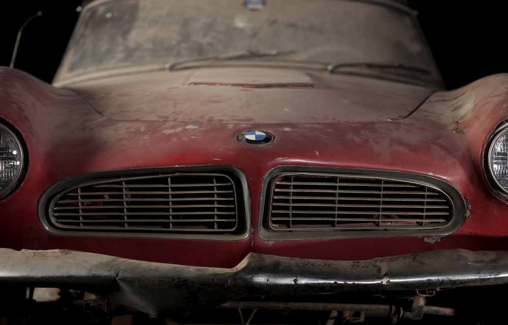 După ce a fost descoperită într-un hambar, mașina lui Elvis Presley a fost recondiționată de BMW - Poza 52