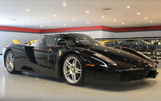 O mașină rară devine disponibilă: unul dintre cele patru exemplare Ferrari Enzo negre se vinde la licitație în SUA