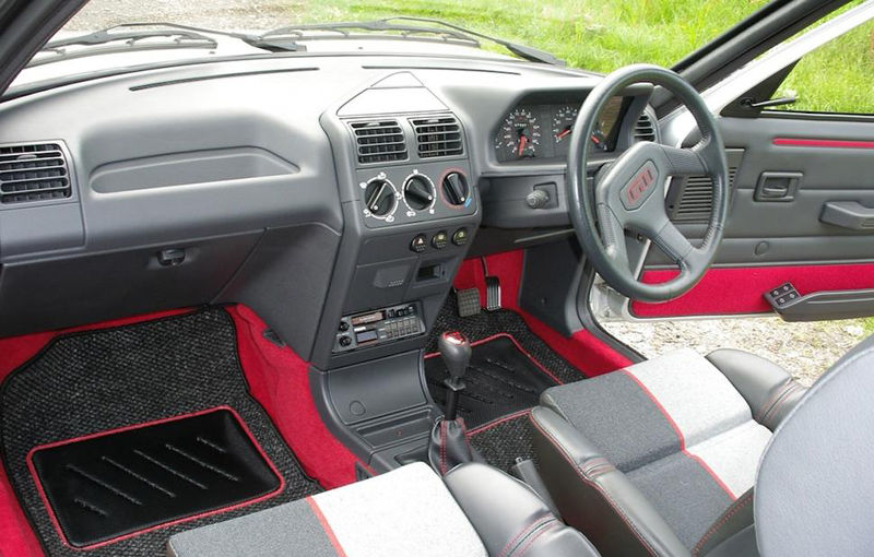 Și mașinile &quot;normale&quot; pot fi piese de colecție: un Peugeot 205 GTI din 1989 a fost vândut la licitație cu 37.000 de euro - Poza 5