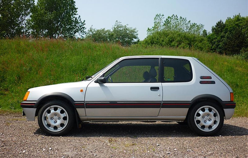 Și mașinile &quot;normale&quot; pot fi piese de colecție: un Peugeot 205 GTI din 1989 a fost vândut la licitație cu 37.000 de euro - Poza 1