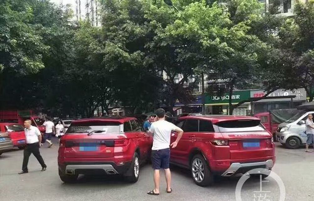 Strada își face singură dreptate: accident între Range Rover Evoque și copia sa chinezească - Poza 3