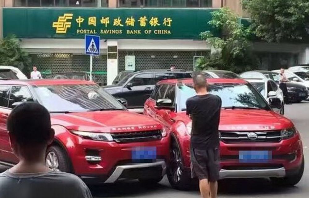 Strada își face singură dreptate: accident între Range Rover Evoque și copia sa chinezească - Poza 2