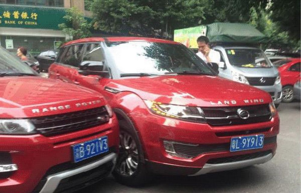 Strada își face singură dreptate: accident între Range Rover Evoque și copia sa chinezească - Poza 4