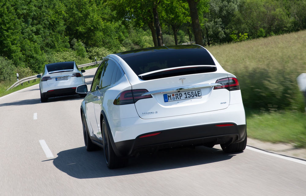 Elon Musk a confirmat patru noi modele electrice Tesla: SUV-ul compact Model Y, un pick-up, o utilitară de marfă și un minibus - Poza 1