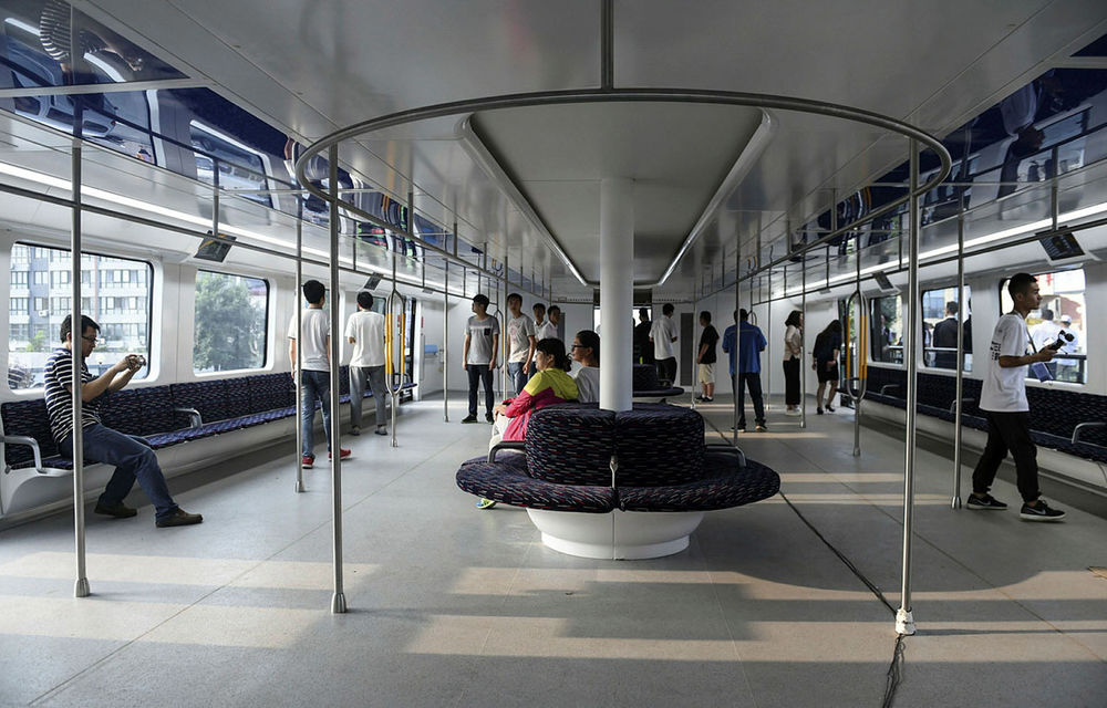 Chinezii au încrucișat un autobuz cu un metrou. Faceți cunoștință cu TEB, autobuzul pe sub care trec mașinile - Poza 4