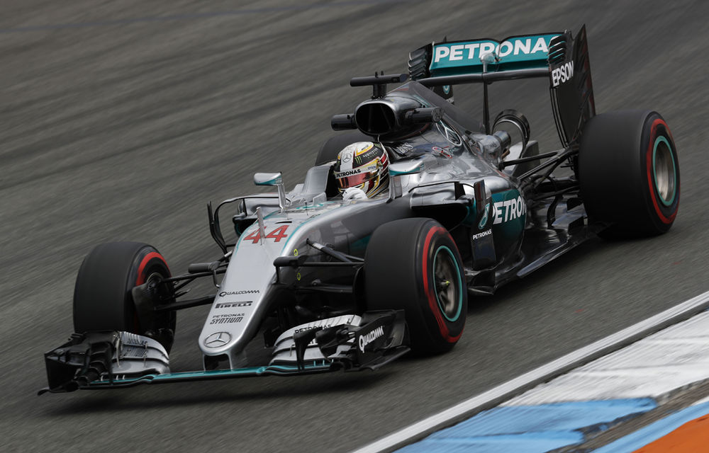 Hamilton se simte dezavantajat: &quot;Rosberg are o cursă liberă din cauza situaţiei motoarelor&quot; - Poza 1