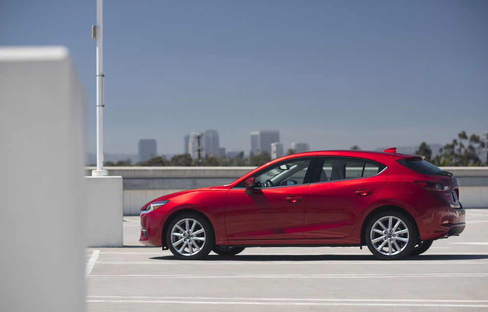Tratament de întinerire pentru Mazda3: volan încălzit, noi sisteme de siguranță și Head-Up Display - Poza 5