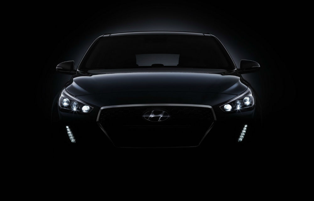 Hyundai i30 ajunge la a treia generație: primele imagini-teaser dezvăluie o mașină evoluată - Poza 1