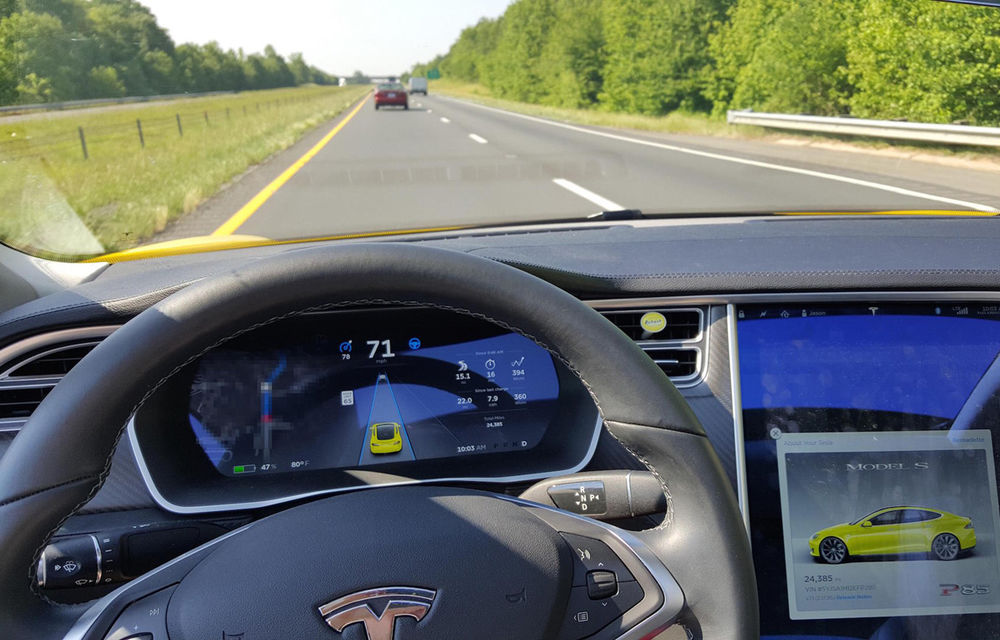 Autopilot, bătaia de cap a celor de la Tesla: compania a scos termenii &quot;rulare autonomă&quot; de pe site-ul oficial din China după un accident - Poza 1